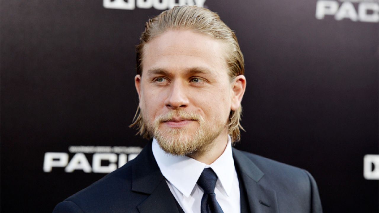 Charlie Hunnam płakał, gdy odmawiał roli w filmie „Pięćdziesiąt twarzy  Greya”