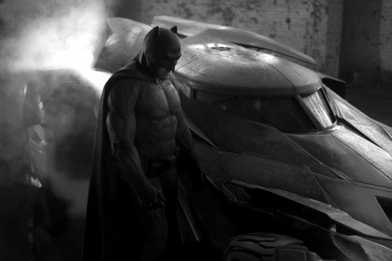 Batmobil z Batman v Superman: Świt sprawiedliwości w całej okazałości
