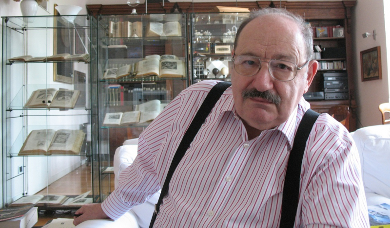 Umberto_Eco_in_his_house
