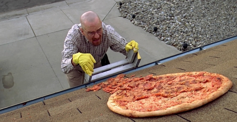 „Breaking Bad”: Vince Gilligan prosi fanów, by nie rzucali pizzy na dom Waltera