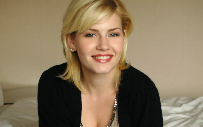 Elisha Cuthbert - zdjęcie