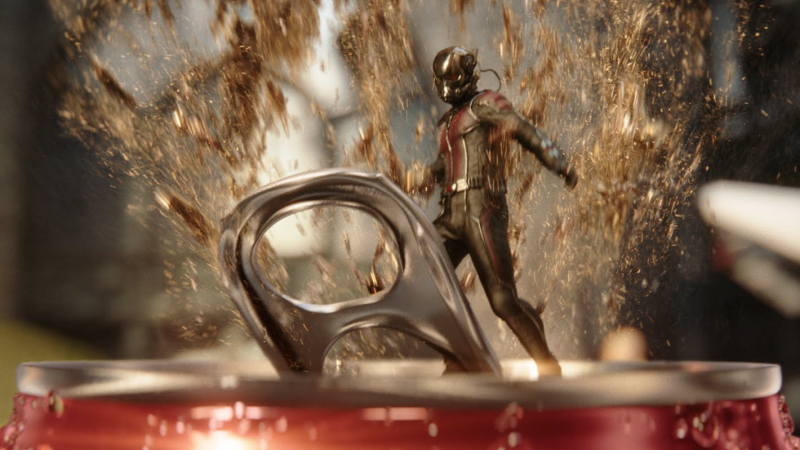Ant-Man kontra Hulk - zdjęcie z reklamy Super Bowl 50 2016