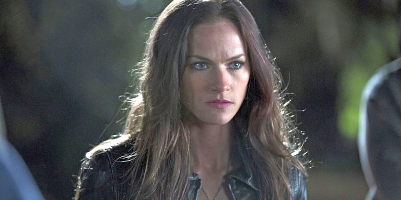 Kelly Overton z główną rolą w serialu Van Helsing