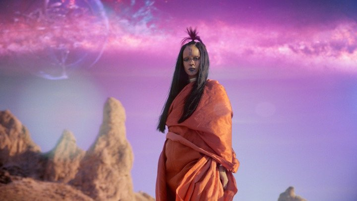 Star Trek: W nieznane - Rihanna