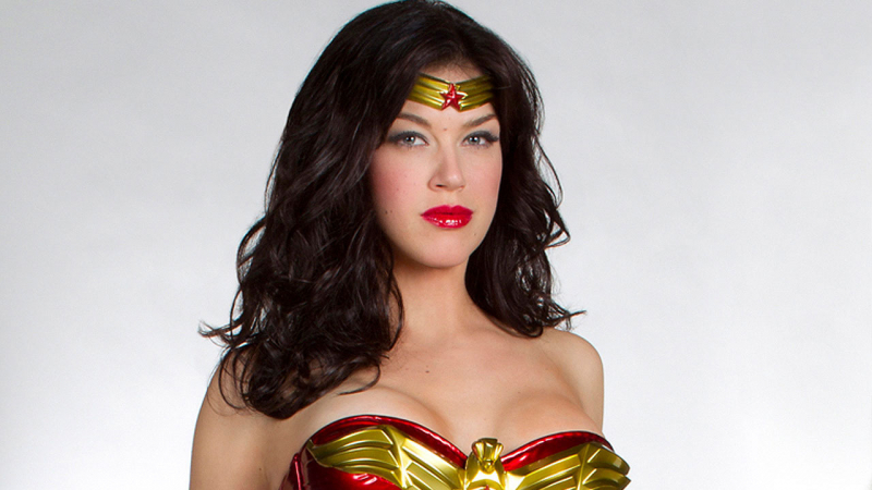 Adrianne Palciki jako Wonder Woman
