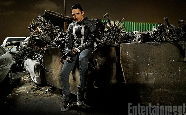 Gabriel Luna jako Ghost Rider - zdjęcie z 4. sezonu Agentów T.A.R.C.Z.Y.