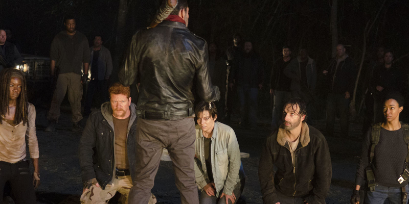 SONDA: Kogo zabił Negan w finale 6. sezonu The Walking Dead?