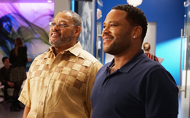 Laurence Fishbourne i Andre Anderson w Black-ish
