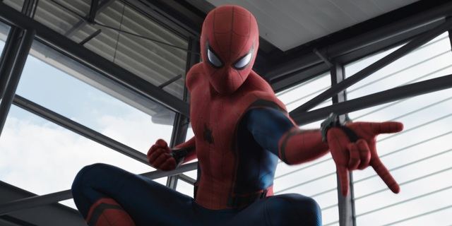 Spider-Man: Homecoming – Pajączek na nowym zdjęciu. Obok Smerfetka