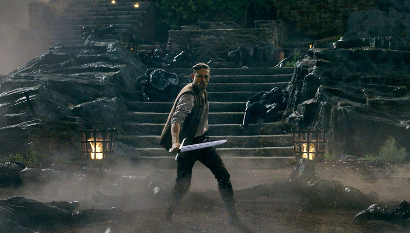 Kadr z filmu Król Artur: Legenda miecza