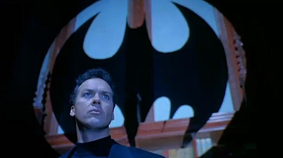 Batgirl - tak wygląda nowy kostium Batmana Michaela Keatona!