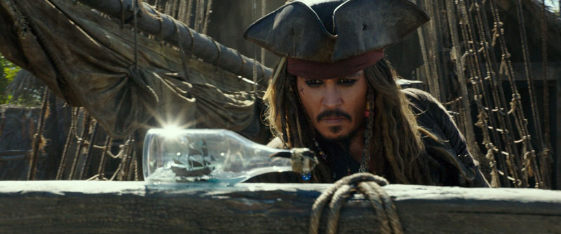 Waiting for the Barbarians - Johnny Depp jako kolonialny oprawca na pierwszym zdjęciu