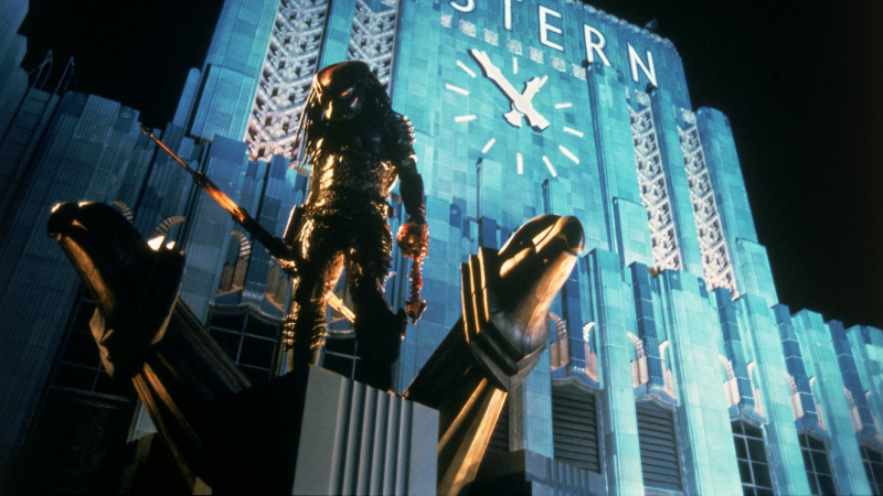 Jak powiązano nowy The Predator z filmem Predator 2 z 1990 roku?