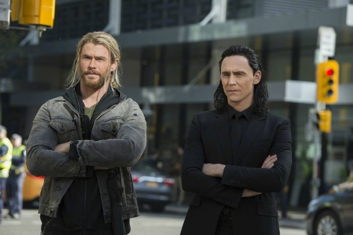 Świetne role epizodyczne w Thor: Ragnarok. Jakie gwiazdy pojawiły się w filmie?