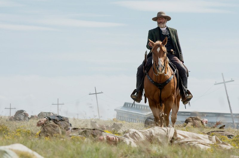 Jeff Daniels jako okrutny szef gangu. Pierwsze zdjęcia z serialu Netflixa Godless