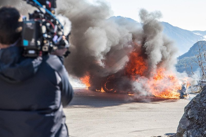 Samochód w Top Gear stanął w płomieniach. Prezenterom udało się bezpiecznie uciec