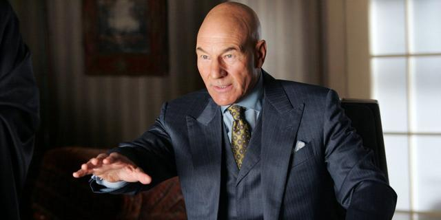 W jednej ze scen Deadpool używa Cerebro, komputera Profesora X, który pozwala mu śledzić sygnatury mutantów - Pyskaty Najemnik mówi, że pachnie on jak Patrick Stewart, który wcielał się w rolę Charlesa Xaviera