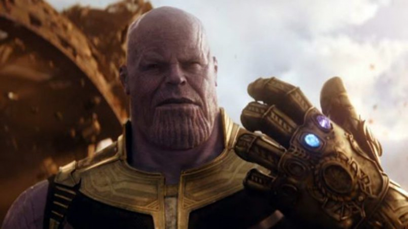 Pstryknięcie palcami w Rękawicy Nieskończoności przez Thanosa nie zabiło herosów, tylko przeniosło ich do alternatywnego świata
