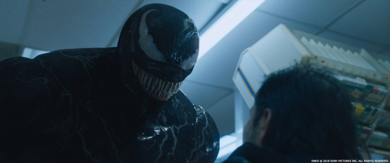 Venom – zobacz usuniętą scenę z filmu. Symbiont kontra samochód