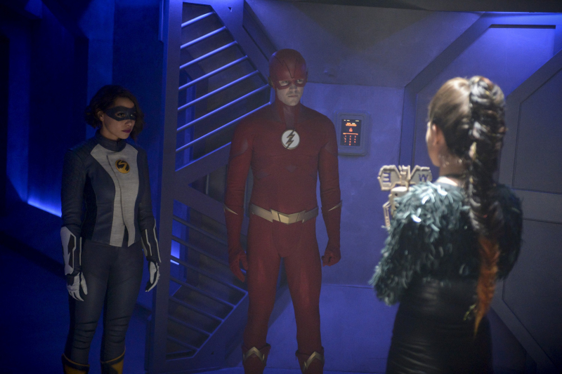 Barry Allen (nie) umiera. Flash i Legends of Tomorrow – zdjęcia z kolejnych odcinków