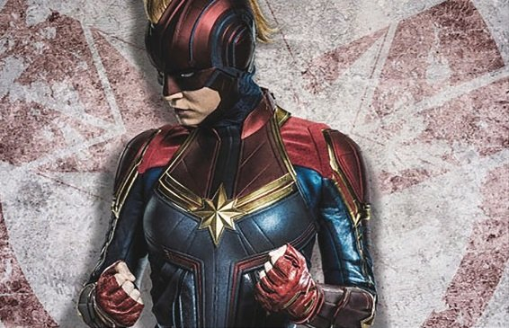 Kapitan Marvel – kultowy strój bohaterki z hełmem na nowych grafikach