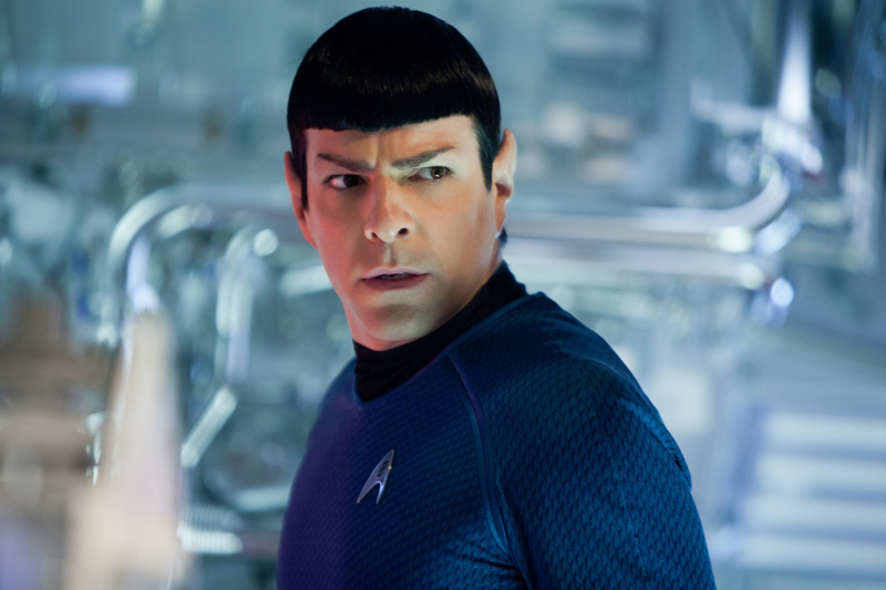 Zachary Quinto (Spock) - aktora typowano do tej roli ze względu na jego podobieństwo do Leonarda Nimoy'a. Także umiejętnościami był to aktor adekwatny do tej roli i w istocie tak się też stało.