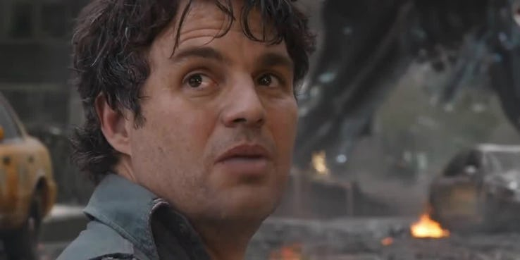 Mark Ruffalo jako Hulk - zastąpił w tej roli skłóconego z włodarzami MCU Edwarda Nortona, choć według doniesień niektórzy z aktorów projektu domagali się dalszych negocjacji z Nortonem