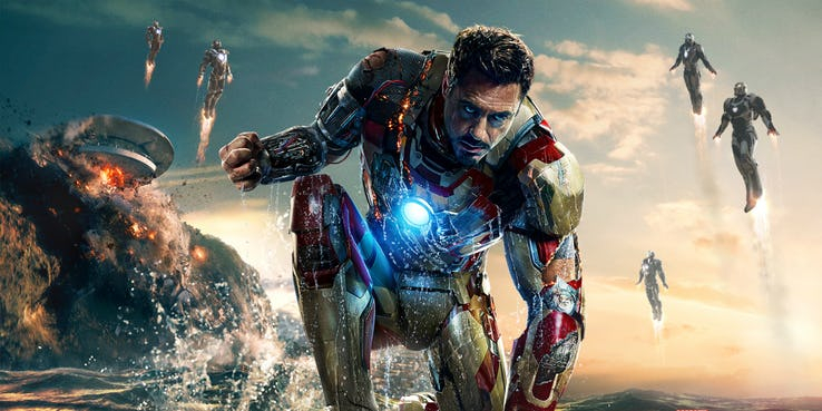 Robert Downey Jr. jako Iron Man - zmagający się wtedy z kłopotami w życiu osobistym i zawodowym Robert Downey Jr. dopiero w ostatniej chwili został faworytem do roli; do dziś mówi się, że Iron Manem w MCU o mały włos nie został Tom Cruise