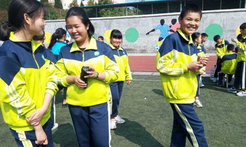 Chińskie szkoły będą śledzić uczniów dzięki inteligentnym mundurkom