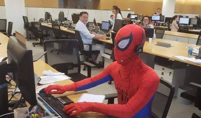 Miał dość pracy w banku. W ostatni dzień przebrał się za… Spider-Mana