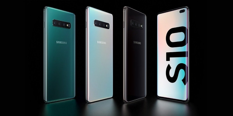 Samsung Galaxy S10+ w obiektywie naEKRANIE