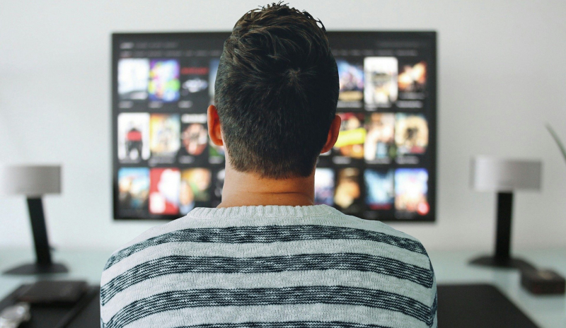 Ilu Polaków ogląda seriale w sieci? Badanie Wavemaker zdradza nasze preferencje