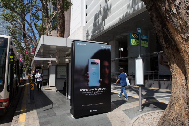 Bezprzewodowe ładowarki Samsunga pojawiły się na przystankach w Singapurze