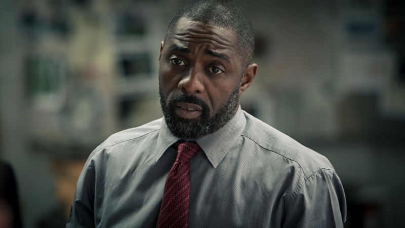 Filmy z treściami rasistowskimi powinny być usuwane? Idris Elba zabiera głos