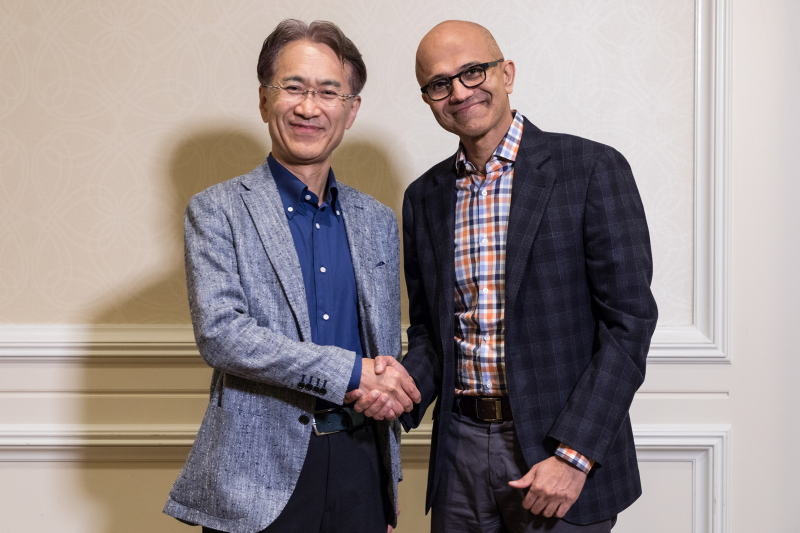 Kenichiro Yoshida, CEO Sony Corporation i Satya Nadella, CEO Microsoft