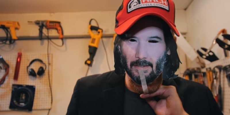 Deepfake: Keanu Reeves powstrzymuje uzbrojonego złodzieja