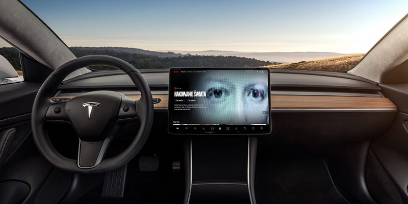 Netflix i YouTube trafią do samochodów Tesla