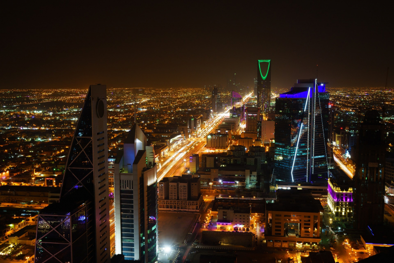Miasto przyszłości według Arabii Saudyjskiej: sztuczny księżyc i dinozaury-roboty