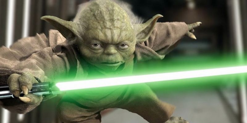 Frank Oz jako Yoda - głos słyszymy w kluczowej scenie, gdy wszyscy Jedi motywują Rey