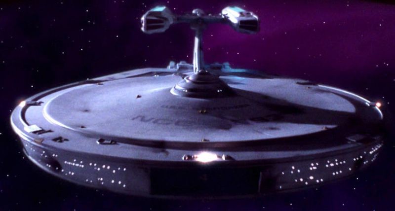 Zanim Picard był Kapitanem Enterprise, służył na statku zwanym Stargazer z kilkoma innymi kluczowymi postaciami. W odcinku 2 spotykamy innego członka tej załogi, dr Benayoun. 