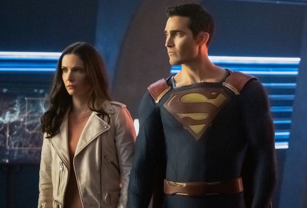 Superman & Lois - zdjęcie z planu serialu daje pierwsze spojrzenie na synów tytułowej pary
