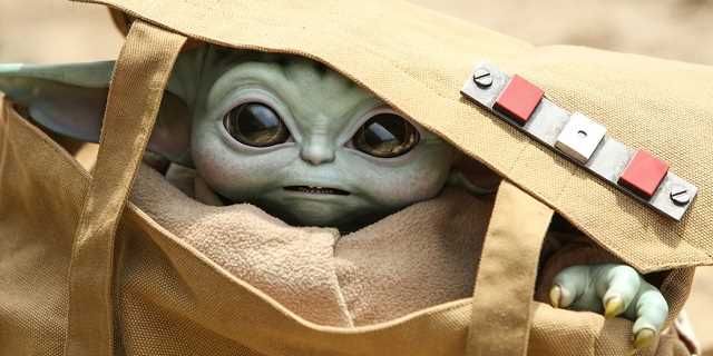The Mandalorian - Baby Yoda naturalnych rozmiarów od Hot Toys [GALERIA]