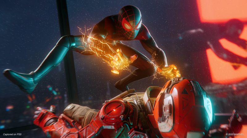 Marvel's Spider-Man: Miles Morales - wspólny trening Milesa i Petera Parkera na nowych materiałach
