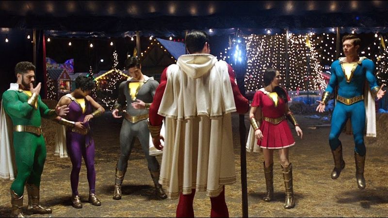 Shazam 2 - rodzina superbohaterów na zdjęciu z planu. Pierwsze spojrzenie na nowe kostiumy