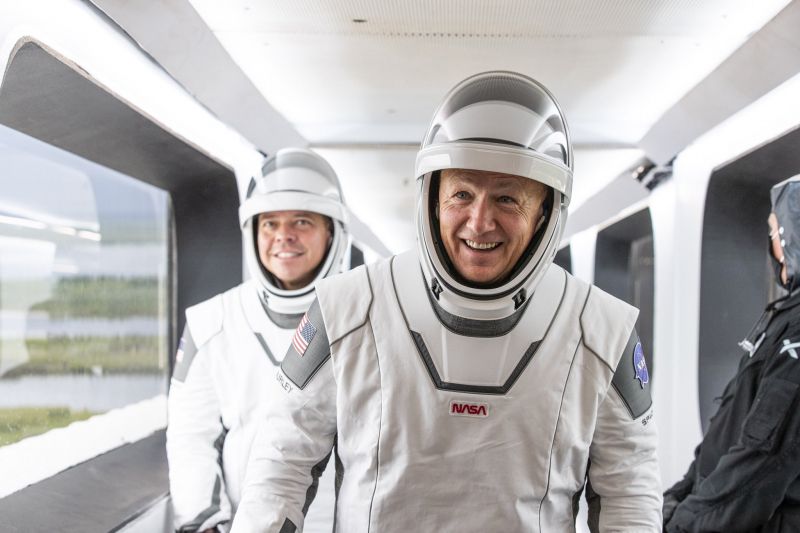 Astronauci z misji SpaceX: lot rakietą Muska przypomina ujeżdżanie smoka