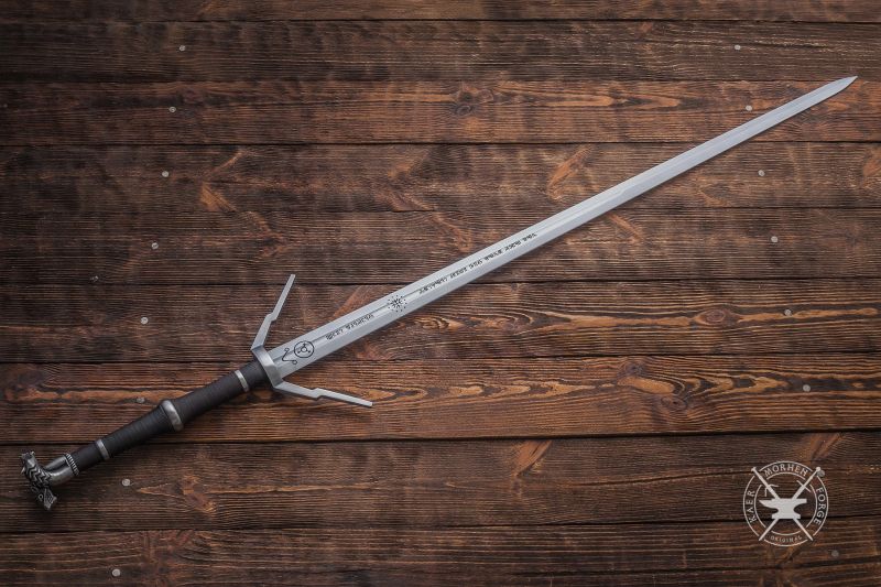 Licytuj piękny wiedźmiński miecz od Kaer Morhen Forge i wspomóż dom dziecka