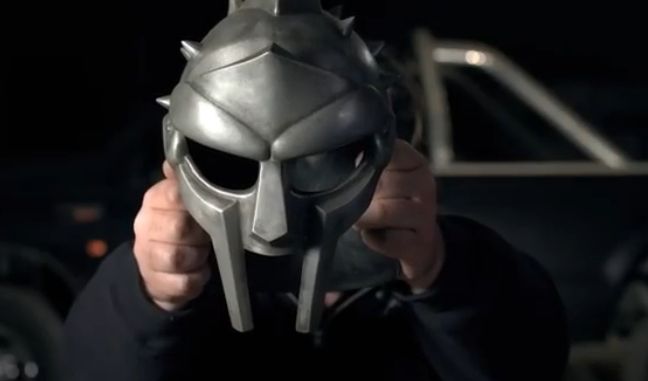 Russell Crowe w Gladiatorze 2? Aktor trolluje fanów i promuje film Nieobliczalny