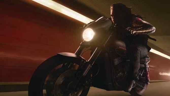 The Falcon and The Winter Soldier - Bucky ze swoim motocyklem na zdjęciach z planu