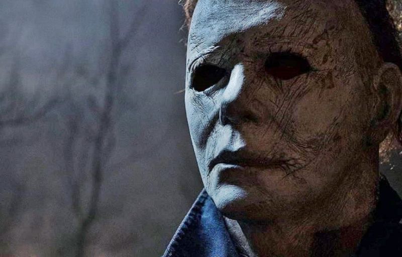 Halloween zabija - Michael Myers wychodzi z płomieni na nowym zdjęciu z filmu
