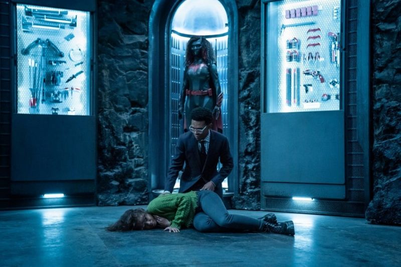 Batwoman - zdjęcia z kolejnego odcinka 2. sezonu. Ryan walczy z kryptonitową raną